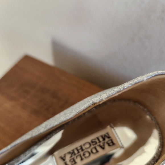 Badgley Mischka Silver Fabia Embellished Pointed Toe Pump Size 8.5 - Picture 14 of 14